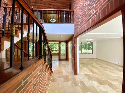 Casa de 4 alcobas en venta en Transversal Superior, Medellín, 520 m² · foto 2 de 20