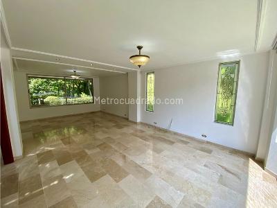 Casa de 4 alcobas en venta en Transversal Superior, Medellín, 520 m² · foto 4 de 20