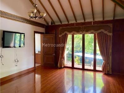 Casa de 5 alcobas en venta en Loma Los Balsos, Medellín, 1000 m² · foto 12 de 20