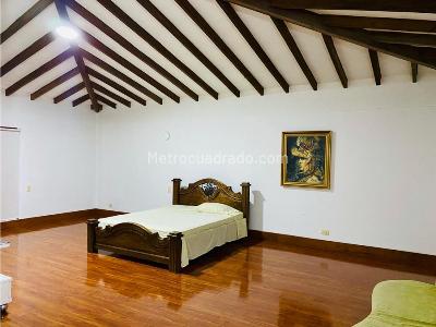 Casa de 5 alcobas en venta en Loma Los Balsos, Medellín, 1000 m² · foto 17 de 20