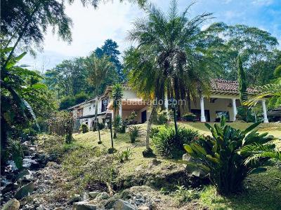 Casa de 5 alcobas en venta en Loma Los Balsos, Medellín, 1000 m² · foto 2 de 20