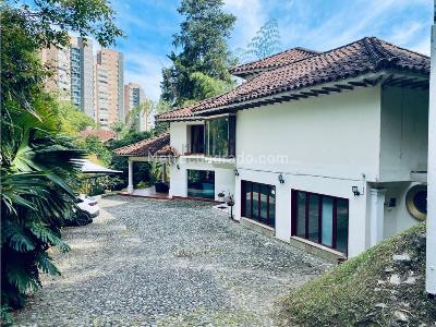 Casa de 5 alcobas en venta en Loma Los Balsos, Medellín, 1000 m² · foto 3 de 20