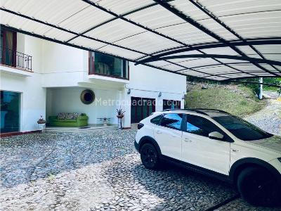Casa de 5 alcobas en venta en Loma Los Balsos, Medellín, 1000 m² · foto 4 de 20