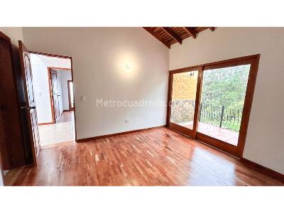 Casa de 3 alcobas en venta en El Escobero, Envigado, 525 m² · foto 19 de 20