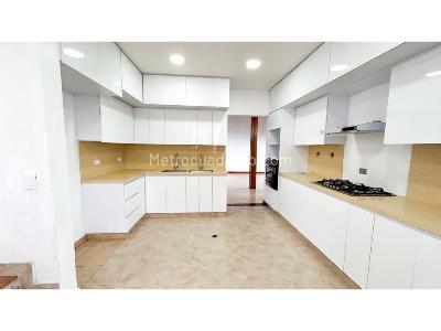 Casa de 3 alcobas en venta en El Escobero, Envigado, 525 m² · foto 9 de 20