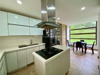 Casa de 4 alcobas en venta en El Escobero, Envigado, 430 m² · foto 13 de 20