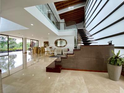 Casa de 4 alcobas en venta en El Escobero, Envigado, 430 m² · foto 2 de 20