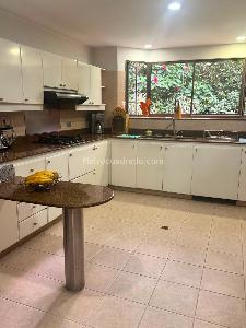 Casa de 3 alcobas en venta en Altos Del Poblado, Medellín, 275 m² · foto 12 de 20