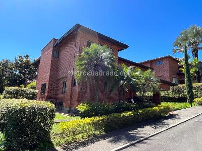 Casa de 3 alcobas en venta en Altos Del Poblado, Medellín, 275 m² · foto 3 de 20