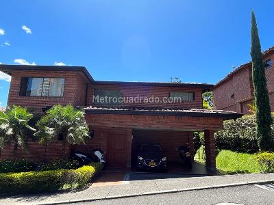 Casa de 3 alcobas en venta en Altos Del Poblado, Medellín, 275 m² · foto 2 de 20