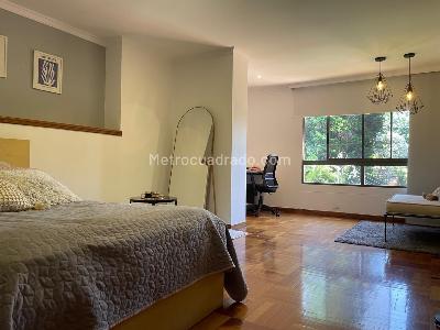 Apartamento en venta en El Poblado El Tesoro, Medellín · foto 12 de 18