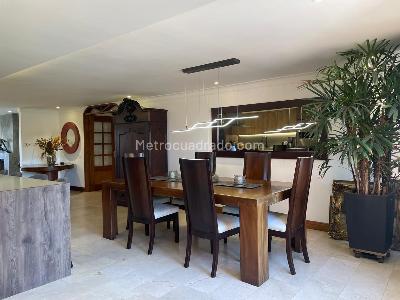 Apartamento en venta en El Poblado El Tesoro, Medellín · foto 3 de 18