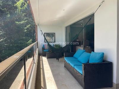 Apartamento en venta en El Poblado El Tesoro, Medellín · foto 8 de 18