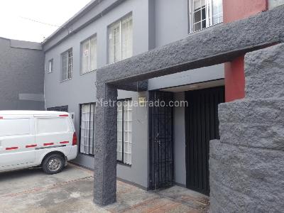 Casa de 5 alcobas en venta en Santa Barbara, Bogotá, 280 m² · foto 2 de 12