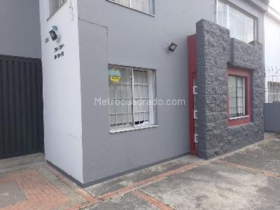 Casa de 5 alcobas en venta en Santa Barbara, Bogotá, 280 m² · foto 3 de 12