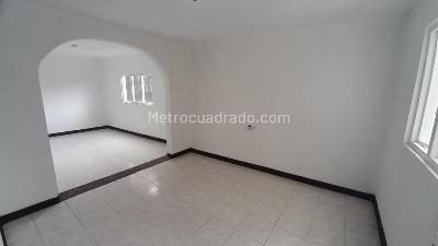 Casa de 5 alcobas en venta en Villa Claudia, Bogotá, 99 m² · foto 2 de 19