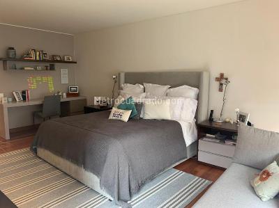 Apartamento de 3 alcobas en venta en Los Rosales, Bogotá, 274 m² · foto 7 de 20