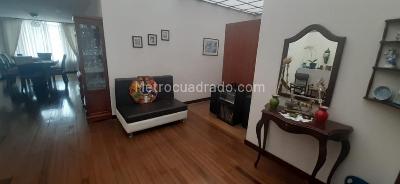 Casa de 5 alcobas en venta en Campin, Bogotá, 295 m² · foto 2 de 20