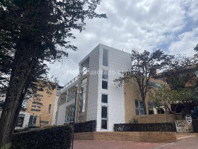 Casa de 4 alcobas en venta en Suba, Bogotá, 311 m² · foto 2 de 9