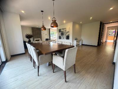 Apartamento de 3 alcobas en venta en Balcon De Lindaraja, Bogotá, 197 m² · foto 4 de 20