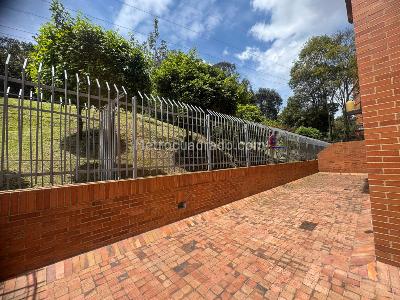 Apartamento de 3 alcobas en venta en Balcon De Lindaraja, Bogotá, 197 m² · foto 6 de 20