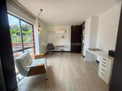 Apartamento de 3 alcobas en venta en Balcon De Lindaraja, Bogotá, 197 m² · foto 12 de 20
