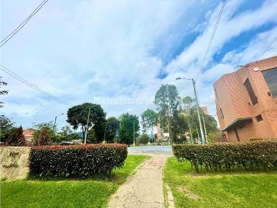 Casa de 5 alcobas en venta en Niza, Bogotá, 210 m² · foto 2 de 19