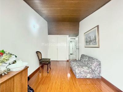 Casa de 5 alcobas en venta en Niza, Bogotá, 210 m² · foto 11 de 19