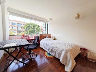 Apartamento de 4 alcobas en venta en Santa Barbara, Bogotá, 226 m² · foto 17 de 20