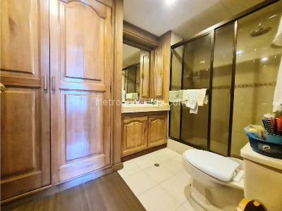 Apartamento de 4 alcobas en venta en Santa Barbara, Bogotá, 226 m² · foto 20 de 20