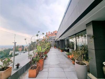 Apartamento de 3 alcobas en venta en Los Rosales, Bogotá, 200 m² · foto 1 de 20