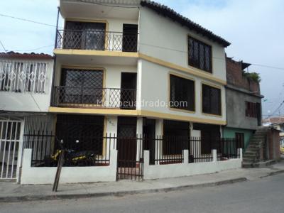 Casa de 5 alcobas en venta en Villa Del Lago, Cali, 190 m² · foto 2 de 14