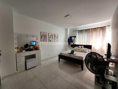 Apartamento en venta en Granada, Cali · foto 6 de 15