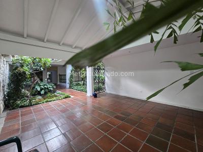 Casa de 3 alcobas en venta en La Flora, Cali, 312 m² · foto 3 de 20