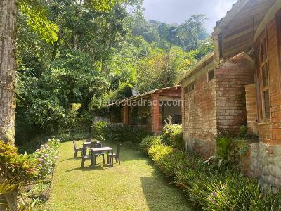 Casa de 4 alcobas en venta en Corregimiento La Elvira, Cali, 1648 m² · foto 2 de 12
