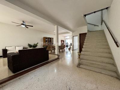 Casa de 5 alcobas en venta en La Arboleda, Cali, 355 m² · foto 7 de 20