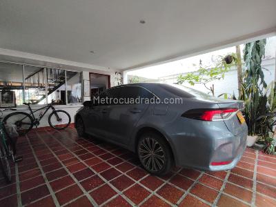 Casa de 5 alcobas en venta en Tequendama, Cali, 269 m² · foto 5 de 20
