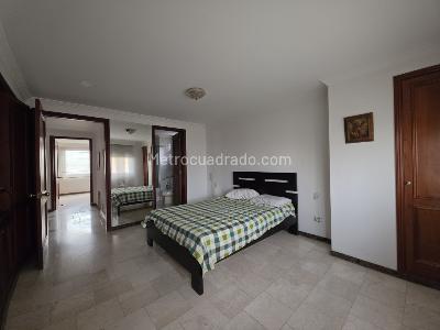 Apartamento de 3 alcobas en venta en Centenario, Cali, 152 m² · foto 13 de 20