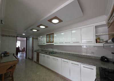 Apartamento de 3 alcobas en venta en Centenario, Cali, 152 m² · foto 9 de 20