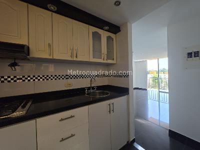 Apartamento de 3 alcobas en venta en Torres De Comfandi, Cali, 50 m² · foto 2 de 13