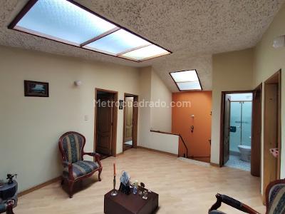 Casa de 5 alcobas en venta en Jose Joaquin Vargas, Bogotá, 225 m² · foto 2 de 20
