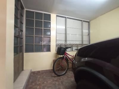 Casa de 5 alcobas en venta en Campin, Bogotá, 345 m² · foto 11 de 20