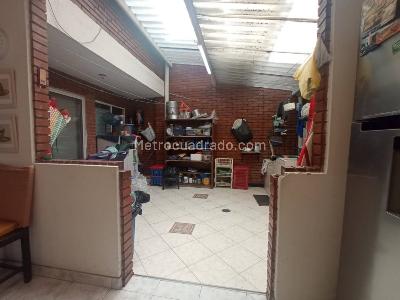 Casa de 5 alcobas en venta en Rafael Uribe, Bogotá, 492 m² · foto 18 de 20