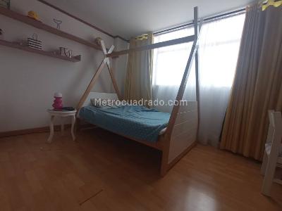 Casa de 5 alcobas en venta en Rafael Uribe, Bogotá, 492 m² · foto 2 de 20