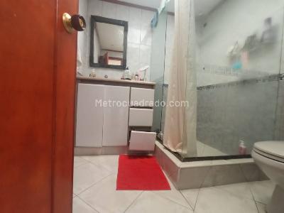 Casa de 5 alcobas en venta en Rafael Uribe, Bogotá, 492 m² · foto 4 de 20