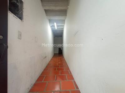 Casa de 5 alcobas en venta en Rafael Uribe, Bogotá, 335 m² · foto 3 de 10