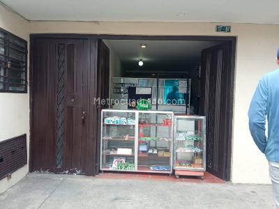Casa de 5 alcobas en venta en Rafael Uribe, Bogotá, 335 m² · foto 4 de 10
