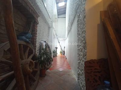 Casa de 5 alcobas en venta en Rafael Uribe, Bogotá, 335 m² · foto 5 de 10