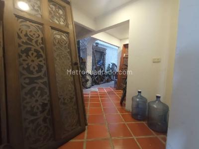 Casa de 5 alcobas en venta en Rafael Uribe, Bogotá, 335 m² · foto 7 de 10