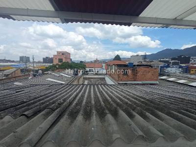 Casa de 5 alcobas en venta en Rafael Uribe, Bogotá, 335 m² · foto 8 de 10